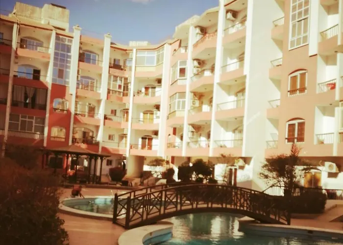 Desert Bearl Compound Apartmanhotel Gurdaka